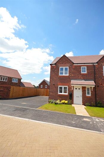 3 Bedroom Town House To Rent In Lloyd Jones Road, Haslington, Crewe, CW1