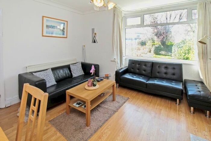 4 Bedroom Semi-Detached House To Rent In Newport View, Headingley, Leeds, LS6