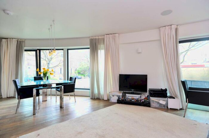 2 Bedroom Flat To Rent In Hortensia Road, Chelsea, London, SW10