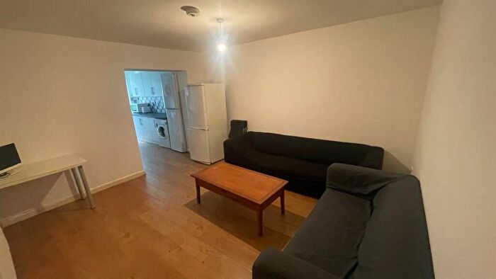 5 Bedroom House To Rent In Clifton Avenue, Manchester, M14