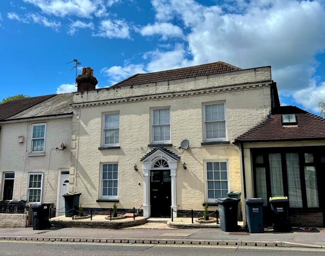 2 Bedroom Flat To Rent In London Road, Purbrook, Hampshire, PO7