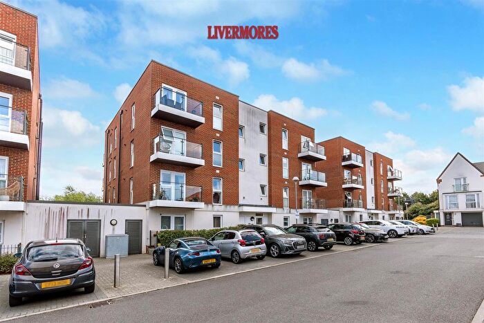 1 Bedroom Flat For Sale In Alcock Crescent, Crayford, Dartford, DA1