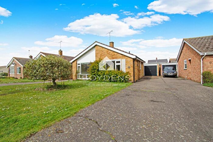 2 Bedroom Bungalow To Rent In Dugmore Avenue, CO13