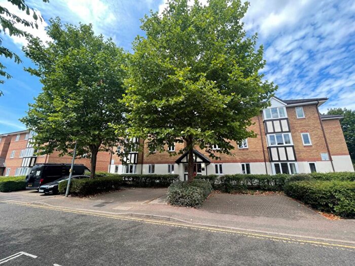 2 Bedroom Flat To Rent In Centre Drive, Epping, CM16