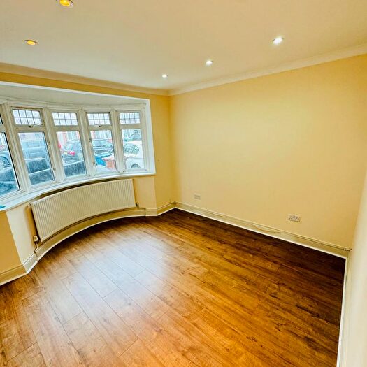 4 Bedroom Semi-Detached House To Rent In Ravenswood Crescent, Harrow, HA2
