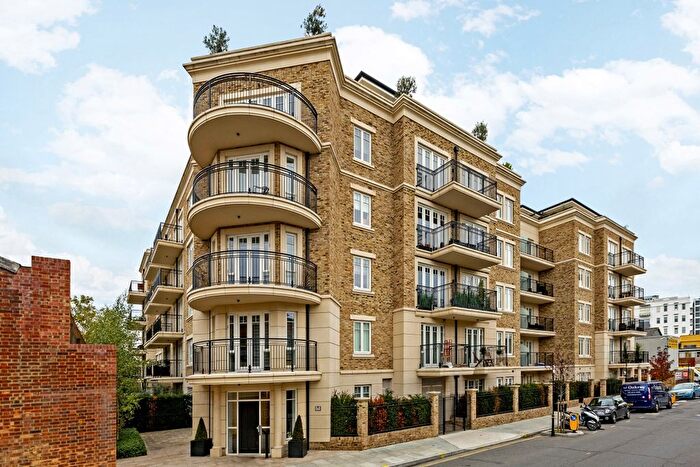 3 Bedroom Flat To Rent In Carnwath Road, Fulham, SW6