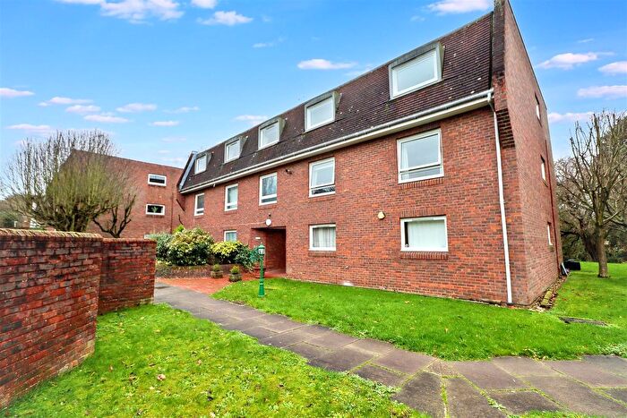 3 Bedroom Flat For Sale In Cavendish Crescent, Elstree, WD6