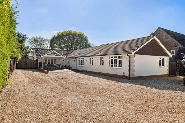 4 Bedroom Bungalow For Sale In Winchester Road, Four Marks, Alton, Hampshire, GU34