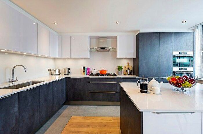 3 Bedroom Flat To Rent In Ebury Street, London, SW1W
