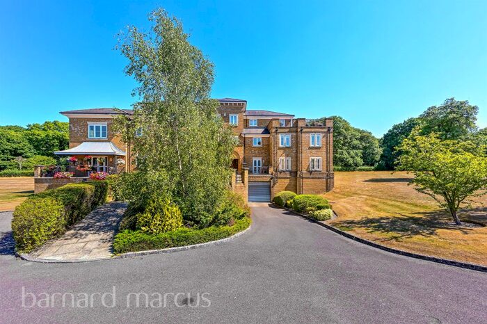3 Bedroom Flat For Sale In East Parkside, Warlingham, CR6