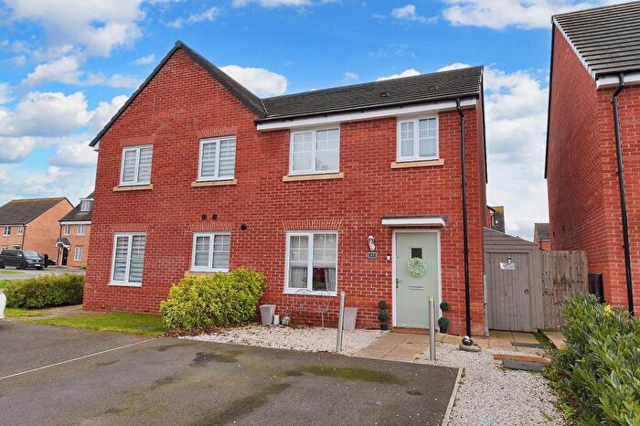 3 Bedroom Semi-Detached House For Sale In Stryd Yr Wylan, Ruthin, LL15