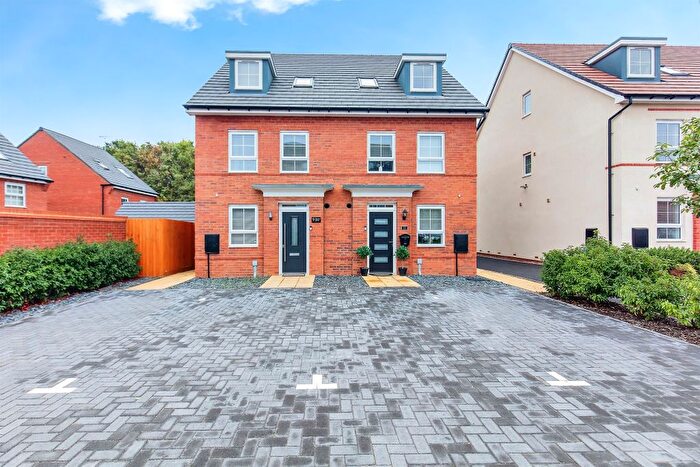 4 Bedroom Semi-Detached House For Sale In Kestrel Drive, Thrapston, Kettering, NN14