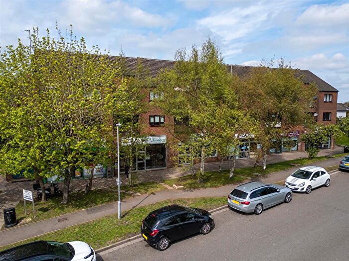 2 Bedroom Flat For Sale In Elm Court, Elm Farm Road, Aylesbury, HP21