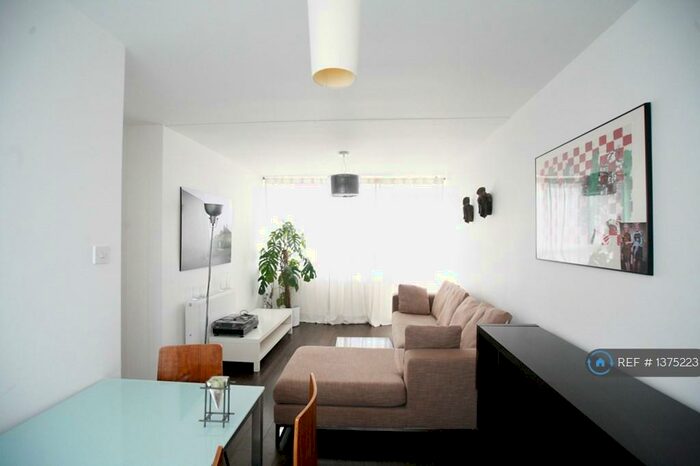 2 Bedroom Flat To Rent In Debdale House, London, E2