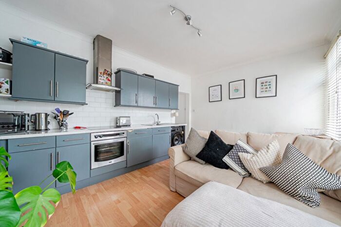 2 Bedroom Flat For Sale In Eswyn Road, Tooting, London, SW17