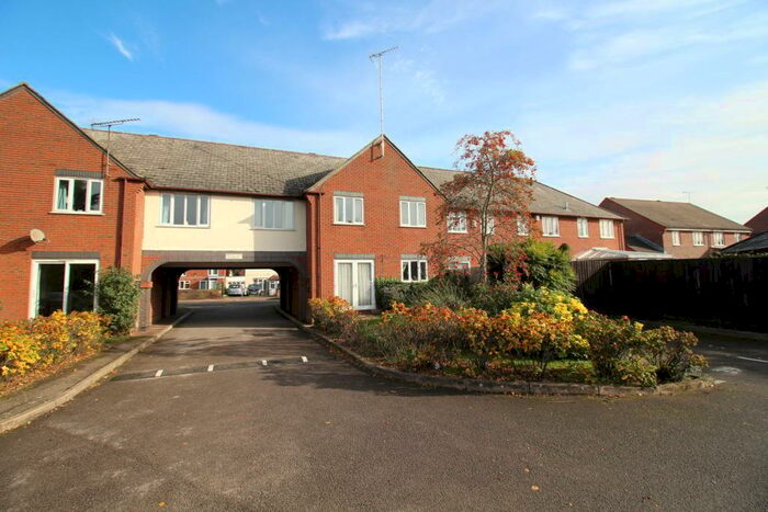 2 Bedroom Flat To Rent In Ground Lane, Hatfield, AL10