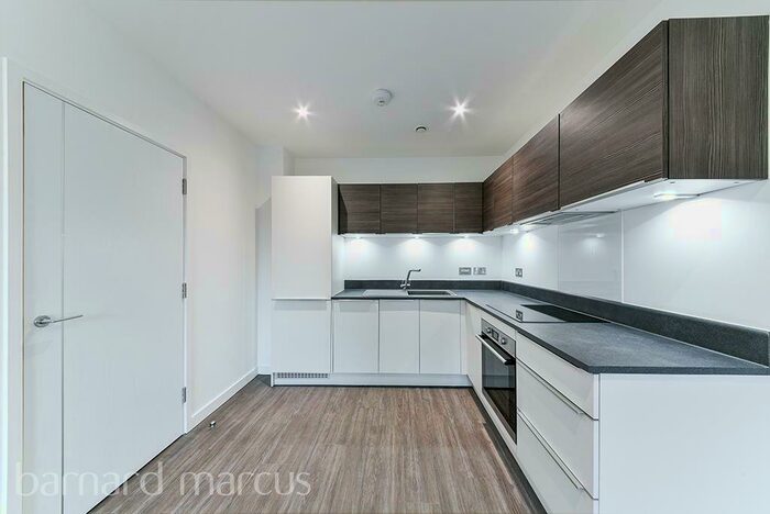 1 Bedroom Flat To Rent In High Road, N20