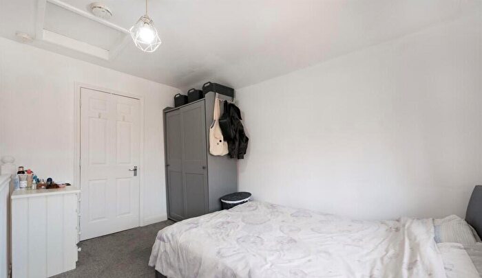 1 Bedroom End Of Terrace House To Rent In Browning Avenue, London, KT4