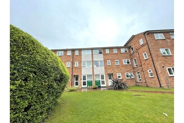 2 Bedroom Flat To Rent In Fawcett Road, Windsor, SL4