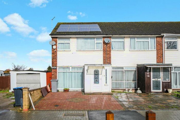 3 Bedroom End Of Terrace House For Sale In Eton Avenue, Wembley, HA0