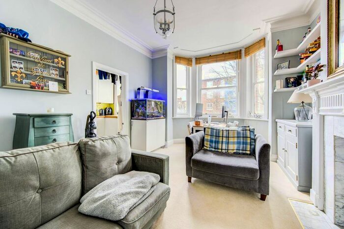 2 Bedroom Flat To Rent In Fulham Road, Parsons Green, London, SW6