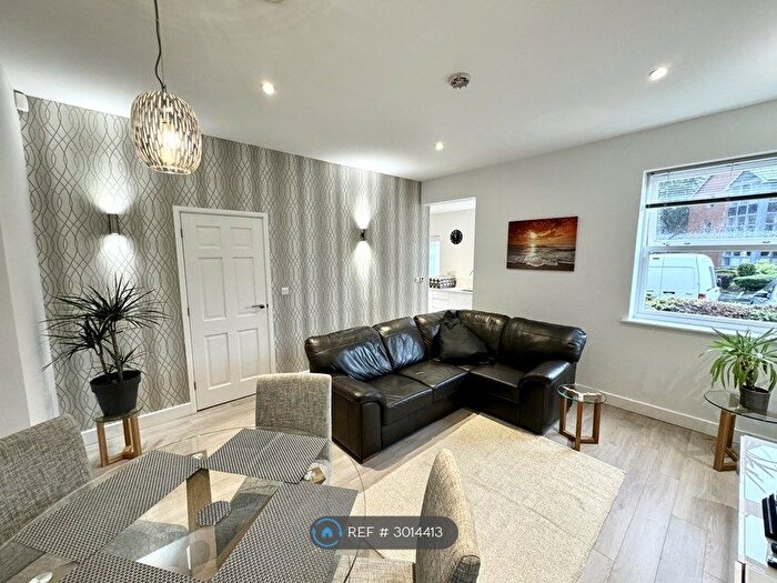 2 Bedroom Flat To Rent In Peveril Drive, Nottingham, NG7