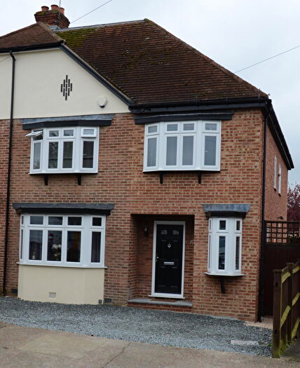 5 Bedroom Semi-Detached House To Rent In Hambro Avenue, BR2