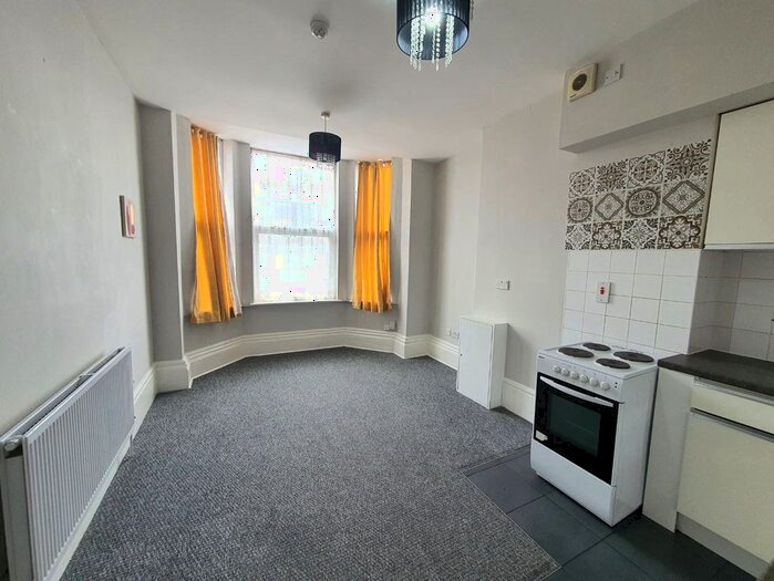 1 Bedroom Flat To Rent In Flat, Balby Road, Balby, Doncaster, DN4