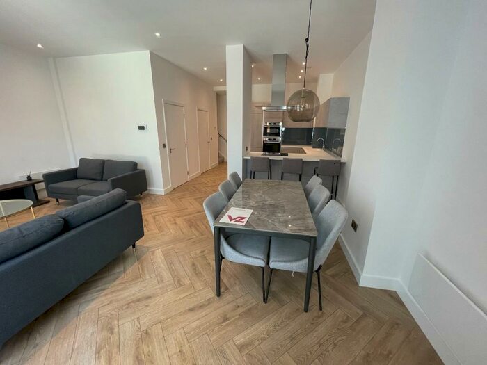 2 Bedroom Town House To Rent In Elizabeth Tower, Silvercroft Street, Manchester, Greater Manchester, M15
