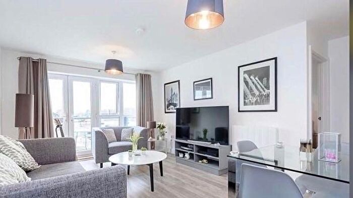 1 Bedroom Maisonette To Rent In Turnpike Lane, RH12