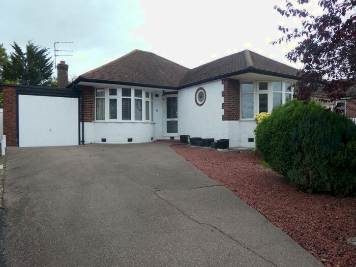 2 Bedroom Detached Bungalow To Rent In Sunnybank Road, Potters Bar, Hertfordshire, EN6