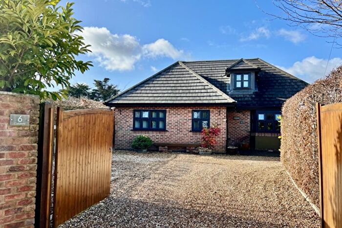 4 Bedroom Longère For Sale In Linbrook Court, Ringwood, BH24