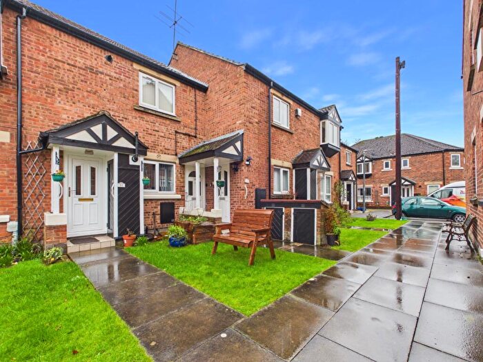 2 Bedroom Flat For Sale In Applegarth Mews, Crescent Street, Cottingham, HU16