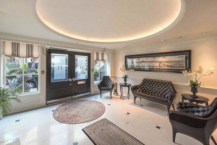 2 Bedroom Flat To Rent In George Street, Marylebone, London, W1U