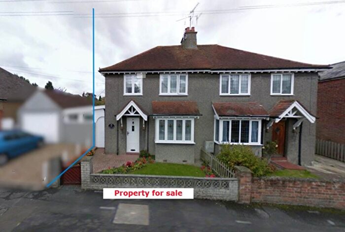 3 Bedroom House For Sale In Beaconsfield Road, Tring, HP23