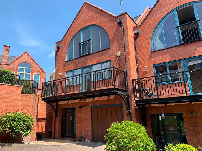 4 Bedroom End Of Terrace House For Sale In Cordage Court, Lincoln, LN1