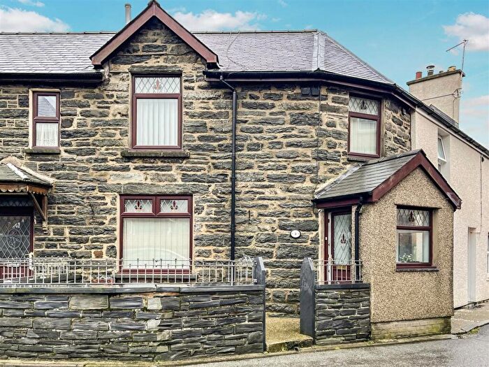 2 Bedroom Terraced House For Sale In Park Square, Blaenau Ffestiniog, LL41