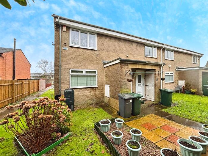 1 Bedroom Flat For Sale In Hatton Close, Bradford, BD6