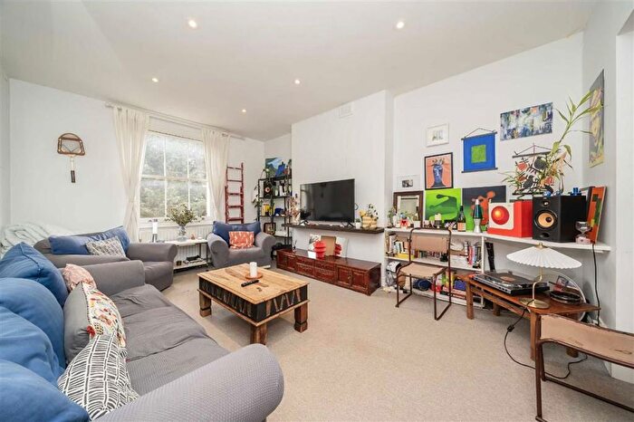 3 Bedroom Flat For Sale In Coningham Road, Shepherds Bush, W12