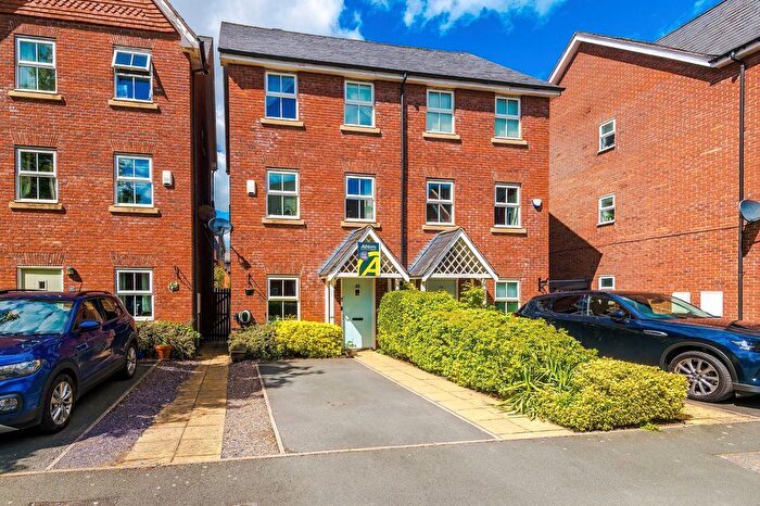 4 Bedroom Semi-Detached House For Sale In Holywell Drive, Warrington, WA1