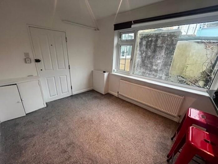 1 Bedroom Flat To Rent In Egremont Place, Brighton, BN2