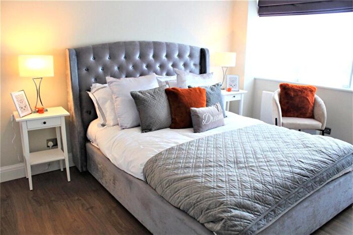 2 Bedroom Apartment To Rent In City Road, Old Street, London, EC1V