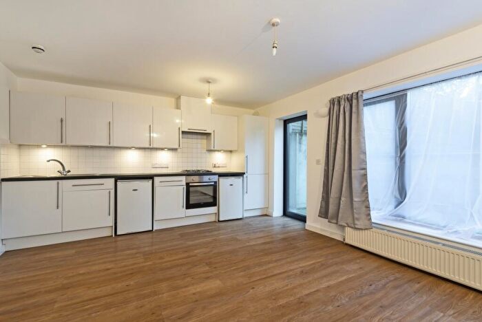 3 Bedroom Flat To Rent In Mill Lane, London, NW6