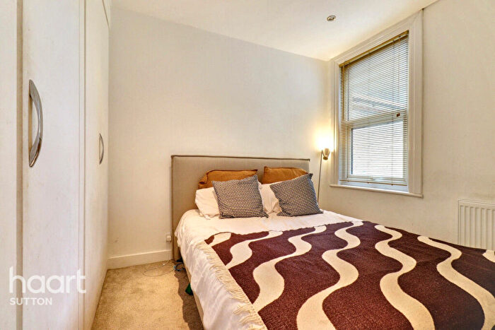 2 Bedroom Flat To Rent In Lower Road, Sutton, SM1