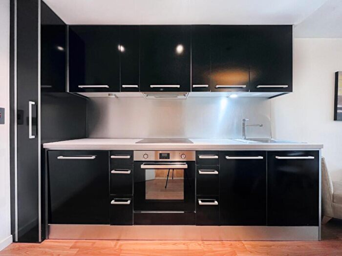 2 Bedroom Flat To Rent In West Point, Wellington Street, Leeds, LS1