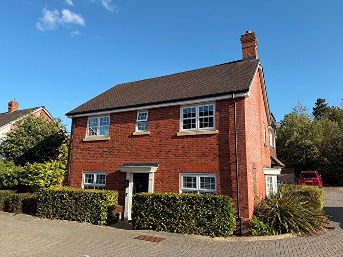 4 Bedroom Detached House For Sale In Runnymede Drive, Odiham, RG29