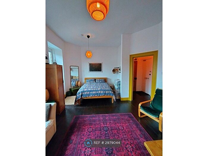 Studio To Rent In Albert Street, Edinburgh, EH7