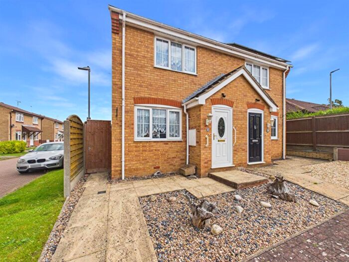 2 Bedroom Semi-Detached House For Sale In Alexander Drive, Louth, LN11