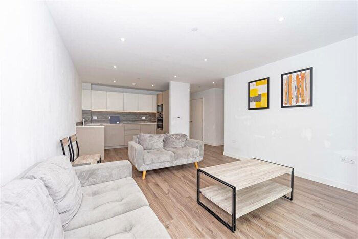 2 Bedroom Apartment To Rent In Skylark Point, Newnton Close, London, N4