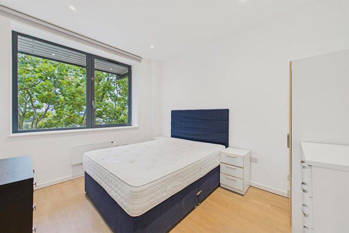 1 Bedroom Flat To Rent In Riverbank Way, London, TW8